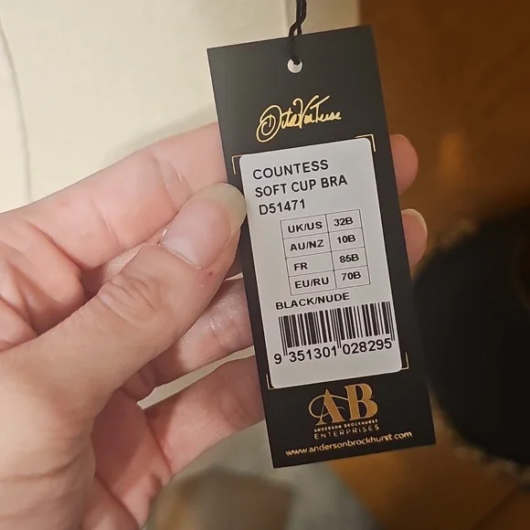 Dita Von Teese Countess Bra - Picture 4 of 8